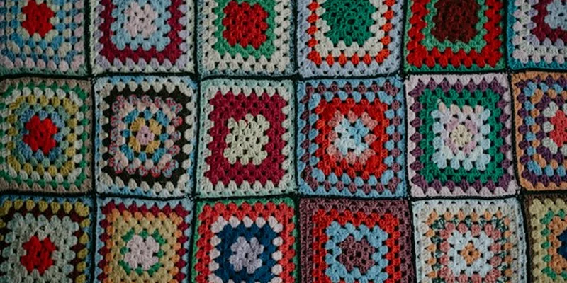 CrochetEva Studio Desk