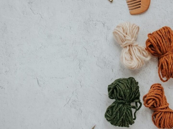 Easy Daisy Crochet Coaster – Free Pattern
